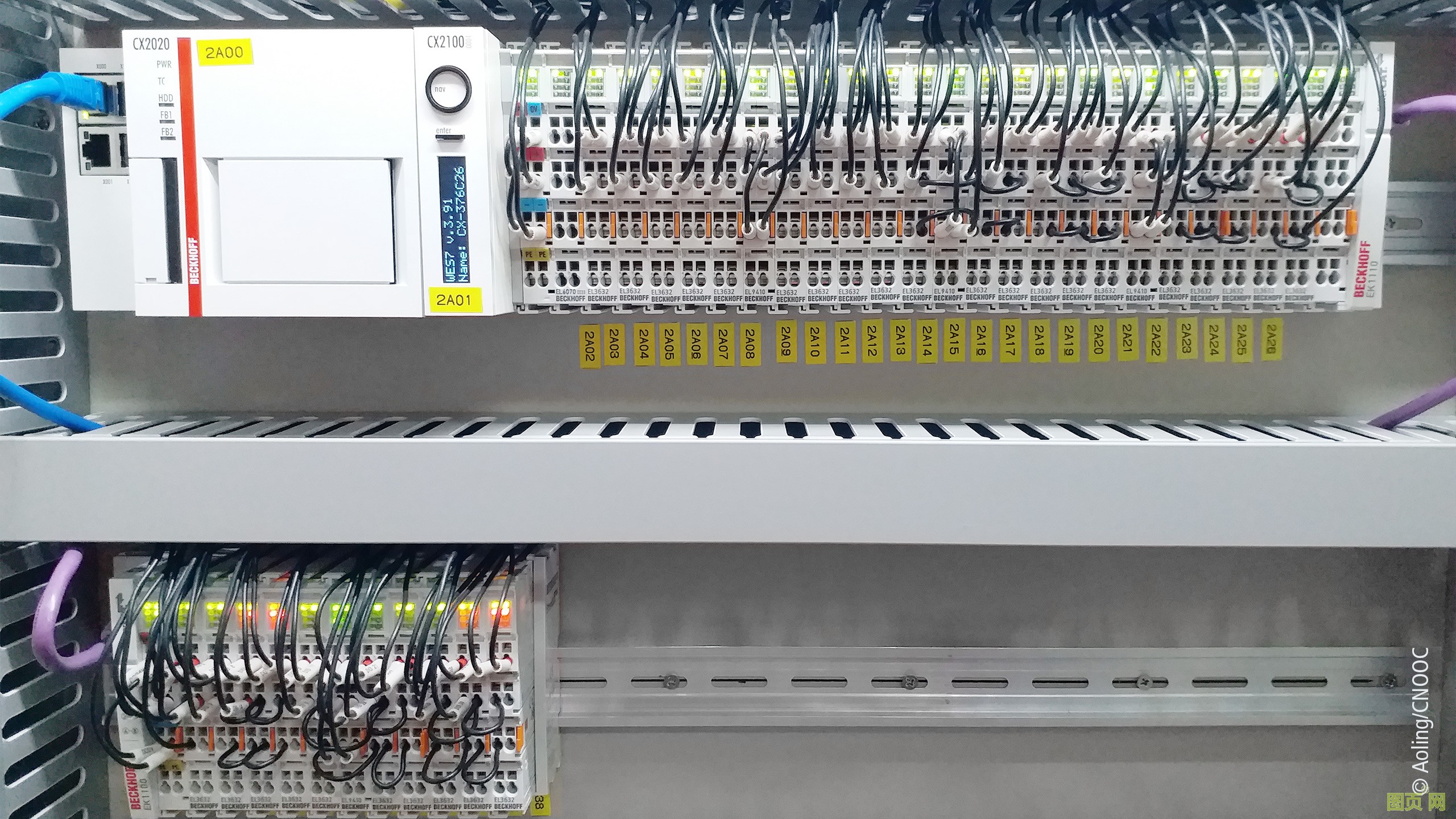 CX2020 嵌入式控制器和 EL3632 EtherCAT 模擬量端子模塊構成了一個非常緊湊的控制和測量數據采集系統。 